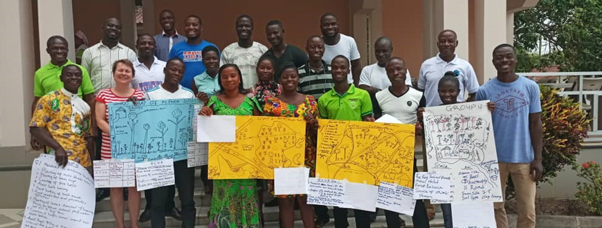 Foto: Shea- und Kakao-Produzent*innen bei einem Workshop zur Erstellung von Biodiversitätsaktionsplänen in Ghana mit Fairtrade Africa und Global Nature Fund, April 2019