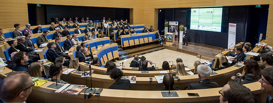 Blick auf den Konferenzsaal mit Besuchern der International Fairtrade Conference
