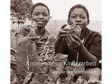 Die Broschüre "Konsum ohne Kinderarbeit" mit Tipps für einen fairen Einkauf. © C. Kovermann / terre des hommes