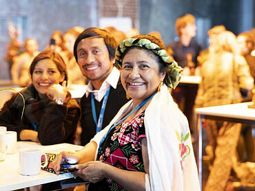 Kaffeebäuerin Olga Alvarado und CLAC-Mitarbeiterin Jaquelina Vivanco beim Fairtrade-Kongress 2019 in Köln. 