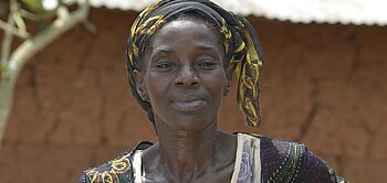 Emma Georgette von der Faitrade-zertifizierten Kakao-Kooperative ECOOKIM aus der Elfenbeinküste