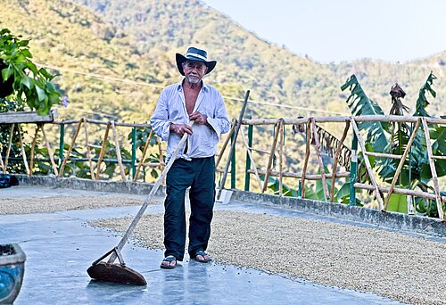 Ein Bauer der Kaffeekooerative Cooagronevada