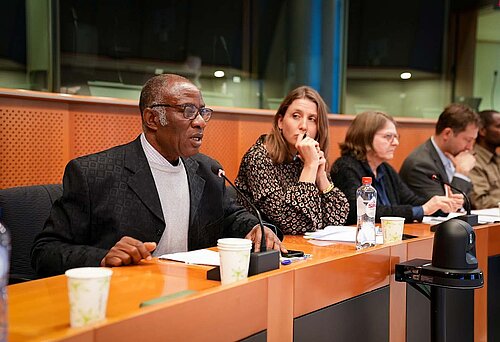 Im Januar 2023 sprach Daniel Amponsah im Europäischen Parlament über seine Perspektive auf das EU-Lieferkettengesetz und dessen mögliche Auswirkungen auf Kleinbäuer*innen, die Europa beliefern. 