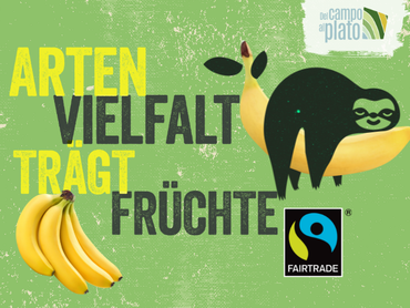 Logo der Kampagne Artenvielfalt trägt Früchte des Global Nature Fund - Mitgliedsorganisation von Fairtrade Deutschland. Zu sehen ist eine bunte Grafik mit Faultier, Bananen und Fairtrade-Siegel auf grünem Grund