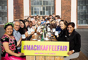 Lange Kaffeetafel zur #MachKaffeeFair-Aktion