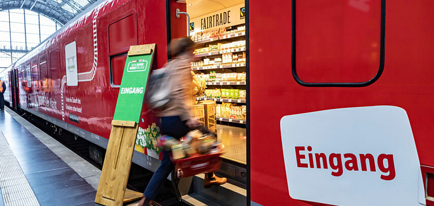 Der faire Supermarkt-Zug steht aktuell am Frankfurter Hauptbahnhof. © Andreas Heimann