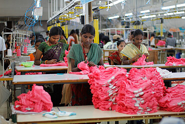 Arbeiterinnen in einer Textilfabrik
